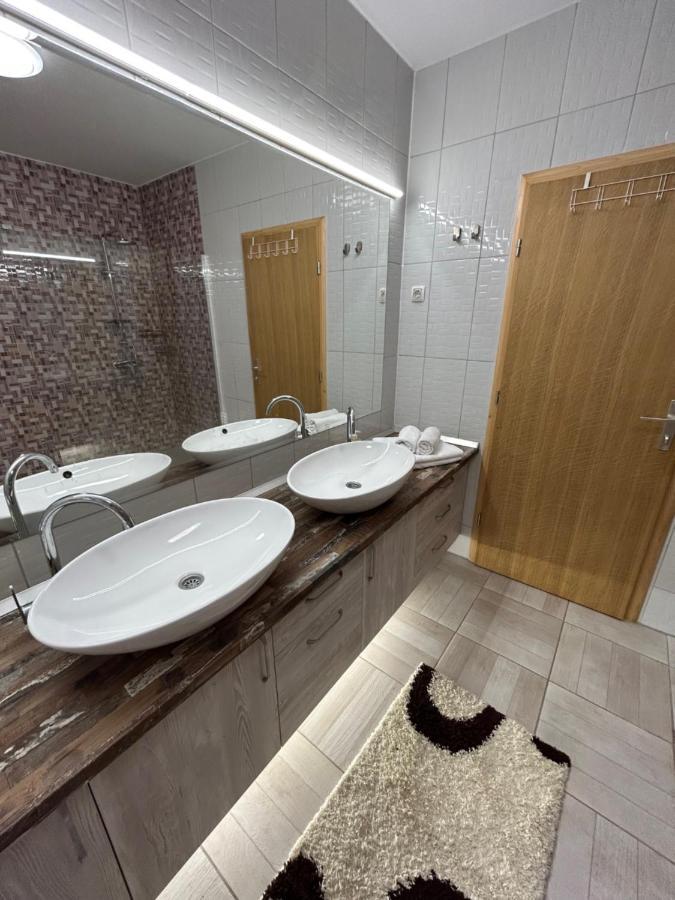 Sobe Zimmer Frei Pozega Eksteriør bilde